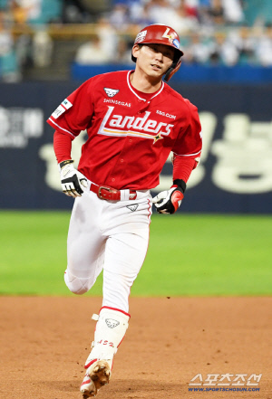 최정 10년 연속 20홈런 → 노경은 3년 연속 30홀드…'ERA 0.92' 철벽 무너뜨렸다! '뒷심' SSG, 삼성 잡고 3위 굳히기 [대구리뷰]