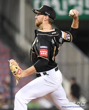 대체 용병이 불펜 알바까지! 벌써 2홀드다 → 