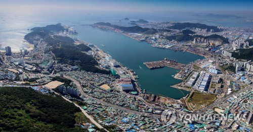 부산 감천항서 배에 타려던 60대 선원, 물에 빠져 사망