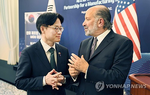 美, 구금자 귀국날 '관세카드'로 韓 압박…한미관계 산넘어산