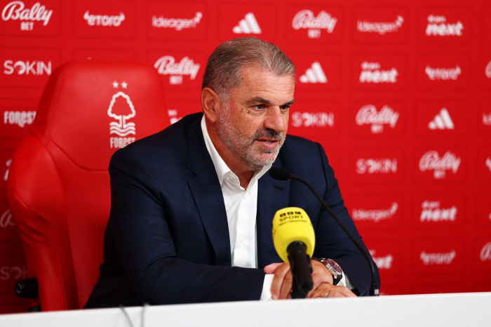 "토트넘서 경질될 줄 알았어" '손흥민 첫 우승 합작' 포스테코글루의 충격 고백…노팅엄 첫 기자회견 "레비, 트로피 선물→보답 끝"