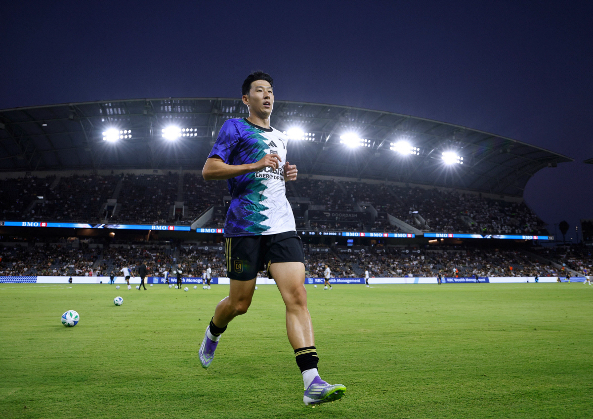 손흥민, 메시와 어깨 나란히 하다. 선수등급 메시 1위, 손흥민 2위. …