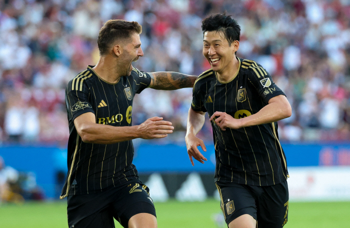 [인터뷰]웃어도 웃는 게 아냐! "손흥민, 韓 이어 LA서도 '또또또' 골 부탁해" 체룬돌로 감독의 간절한 바람…"특별히 바꿀 건 없다"면서도 선발은 '비밀'