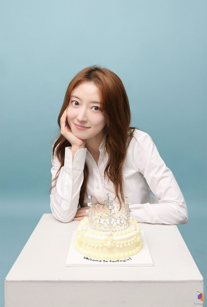 [종합] 이세영, 新소속사 판타지오와 계약…'10년 동행' 전 소속사에 책상까지 놨는데 ''외