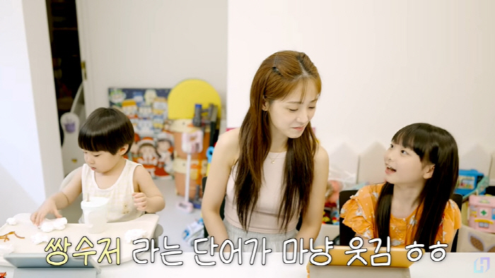 문희준♥소율 8세 딸, 아이돌 쌍수저 맞네...끼+외모 붕어빵 "도플갱어…