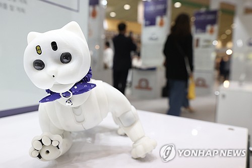 [AI 돋보기] 외로움 달래는 AI 반려 로봇, 새로운 가족인가