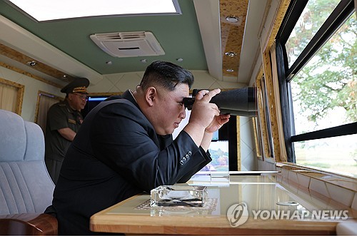 김정은 "9차 당대회서 핵무력·상용무력 병진정책 제시할 것"
