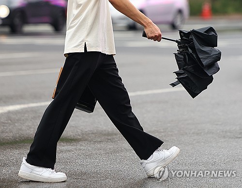 [내일날씨] 전국 대부분 비 그치고 낮 최고 27∼32도