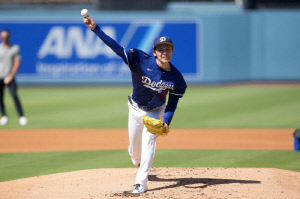 100마일 넘겼다고 흥분하는 로버츠, 설익은 열매 깨물까? 사사키 복귀 본격 논의 