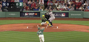 저지 362호! 디마지오 넘어섰다, 비거리가 무려 143m 그린몬스터 뒤로 까마득한 47호 선제 솔로포