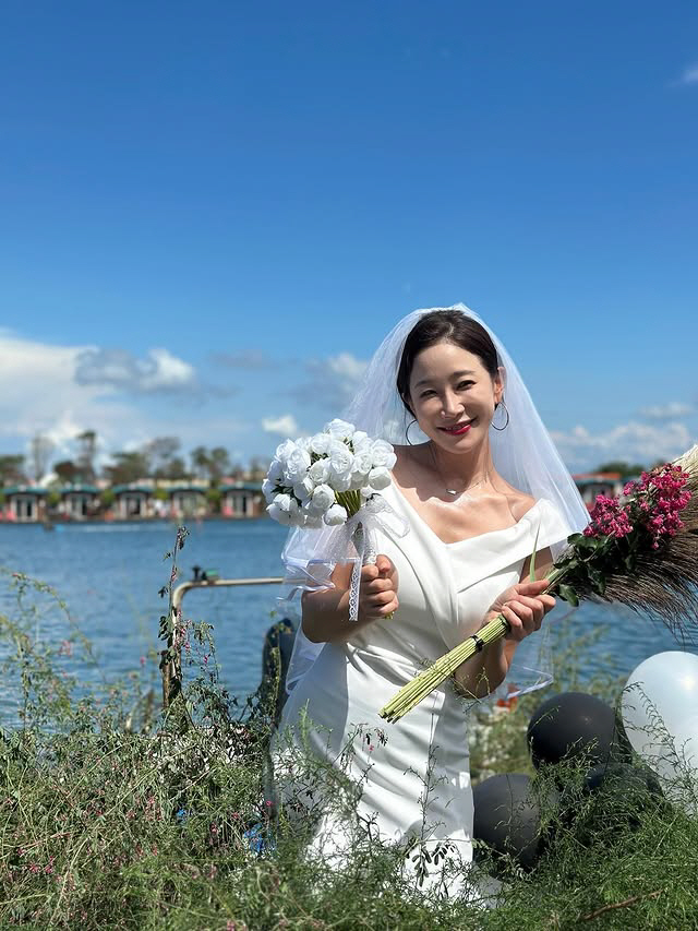 '서프라이즈' 김하영, 오늘(13일) 결혼..'웨딩드레스에 구명조끼' 입…