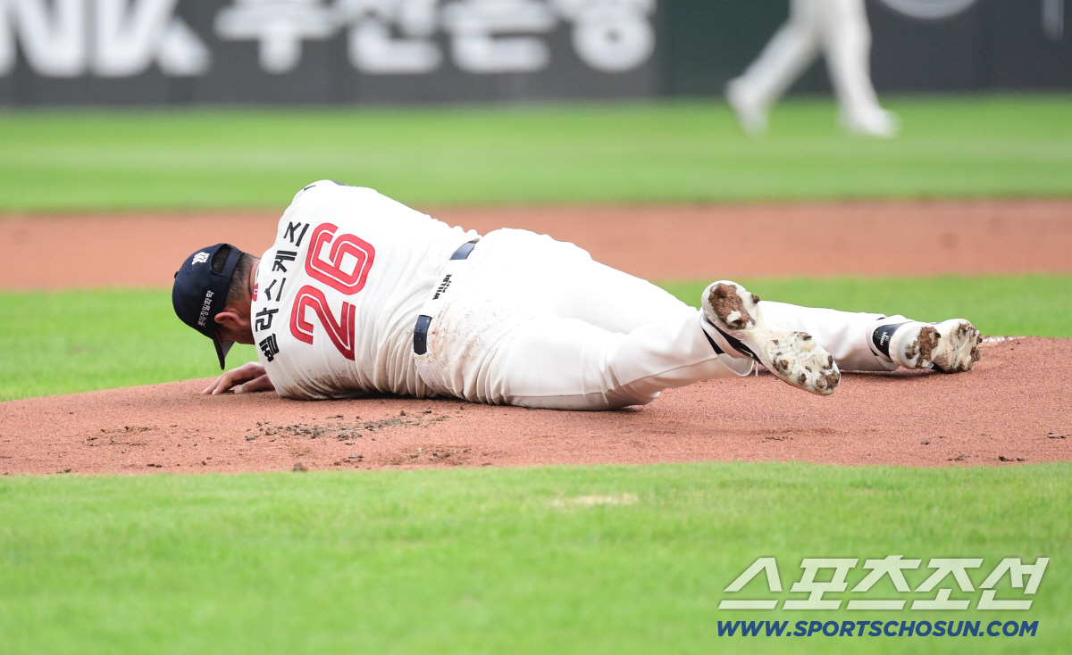 할 말이 없네.. 롯데 벨라스케즈, 17분 만에 퇴근 → '⅔이닝 5실점…