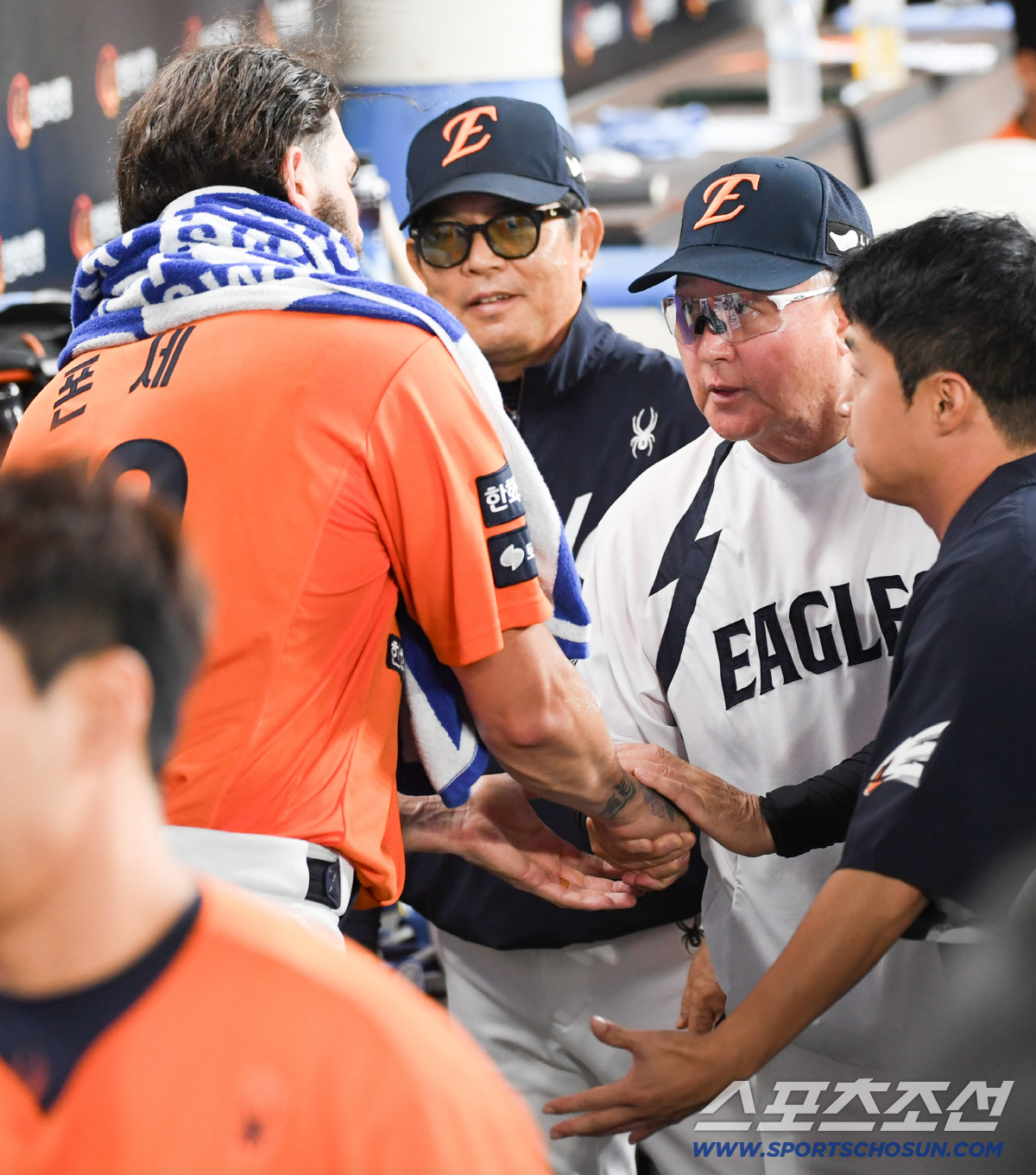 [포토] 폰세 찾아간 김경문 감독 '역시 에이스'