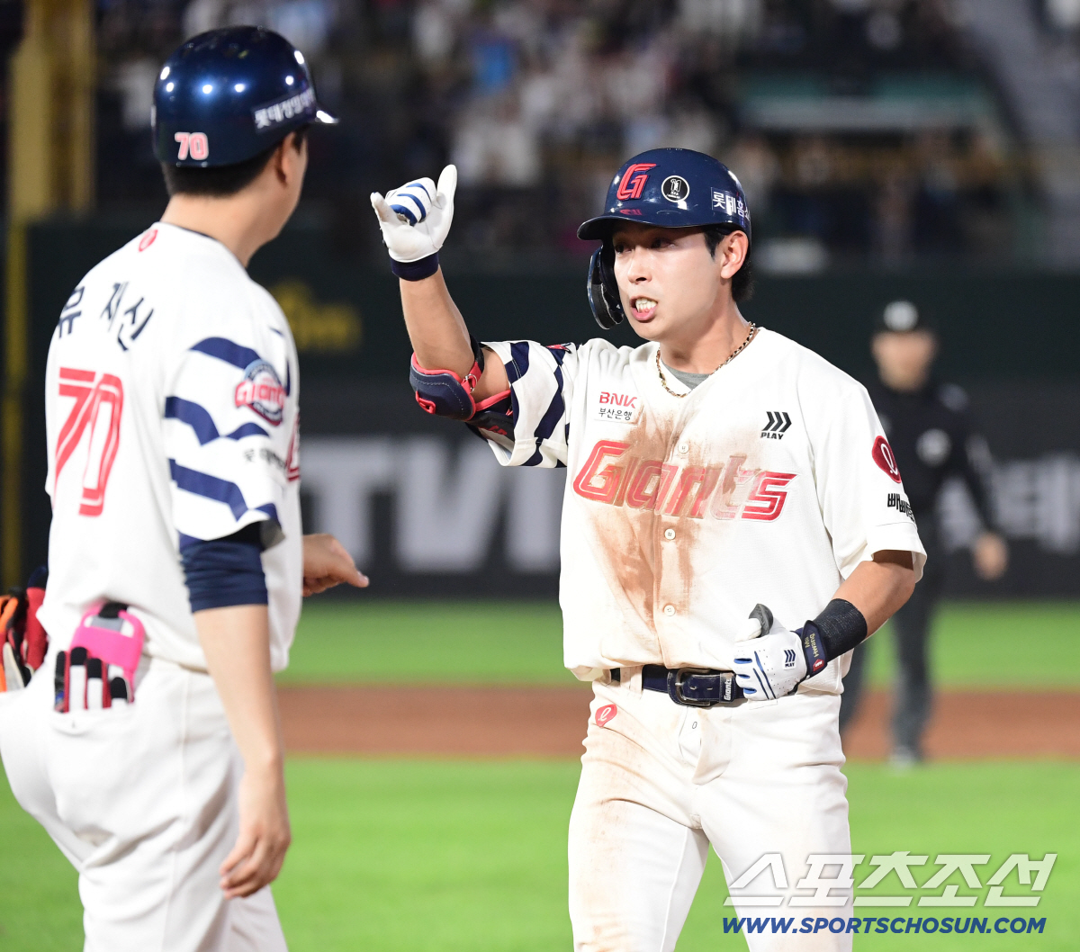 0-5 → 5-5 → 11-7 → 11-11 → 12-11. 롯데 미친 …