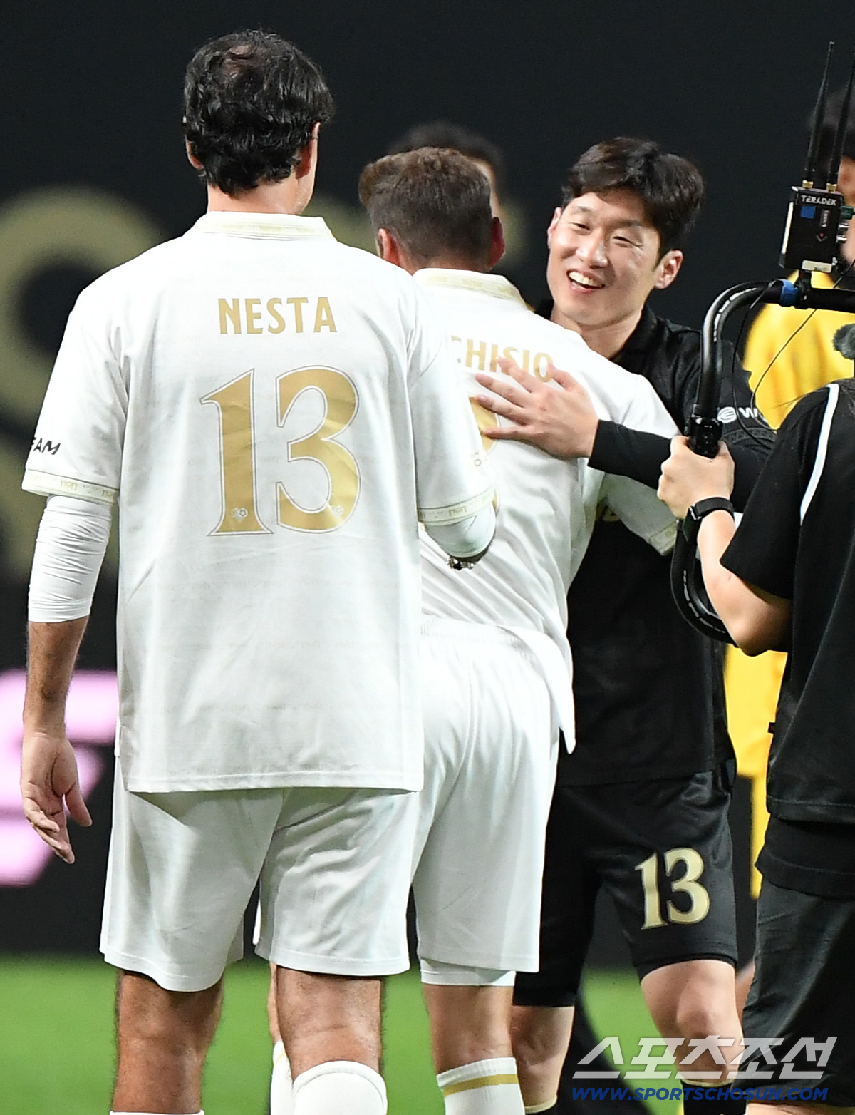 [포토] 마르키시오와 포옹하는 박지성