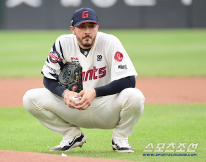 '3이닝 3실점' 이게 어렵니? 용병이 그것도 못하면.. ML 38승 투수의 배신 → 연봉 6천 박진이 뒷수습 다 했다