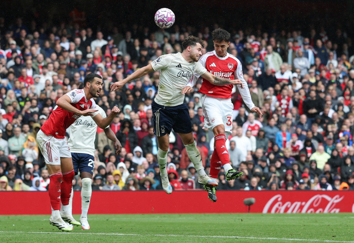 '英 BBC 평점 테러' 손흥민 없으니 첫 판부터 망신…포스테코글루 감독, 노팅엄 첫 경기부터 0-3 완패