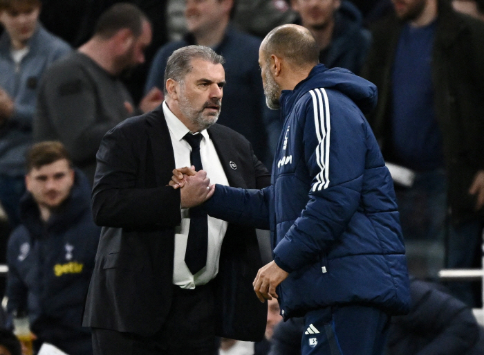 "후회해도 이미 늦었다" 포스테코글루, 변함없는 '노빠꾸 축구'로 아스널에 0-3 '데뷔전 대참사'…'돌아와요, 누누'