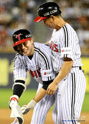 '돌아왔구나!' 홍창기, 복귀 첫 타석부터 짜릿한 안타...송지만 코치 미소에 웃음이 빵[잠실 현장]