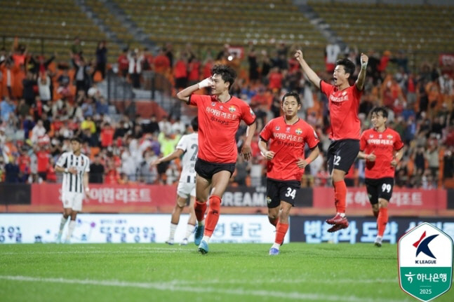 더이상 변칙은 없다! 정공법으로 승부 건 정경호 감독, '5경기 무패' …