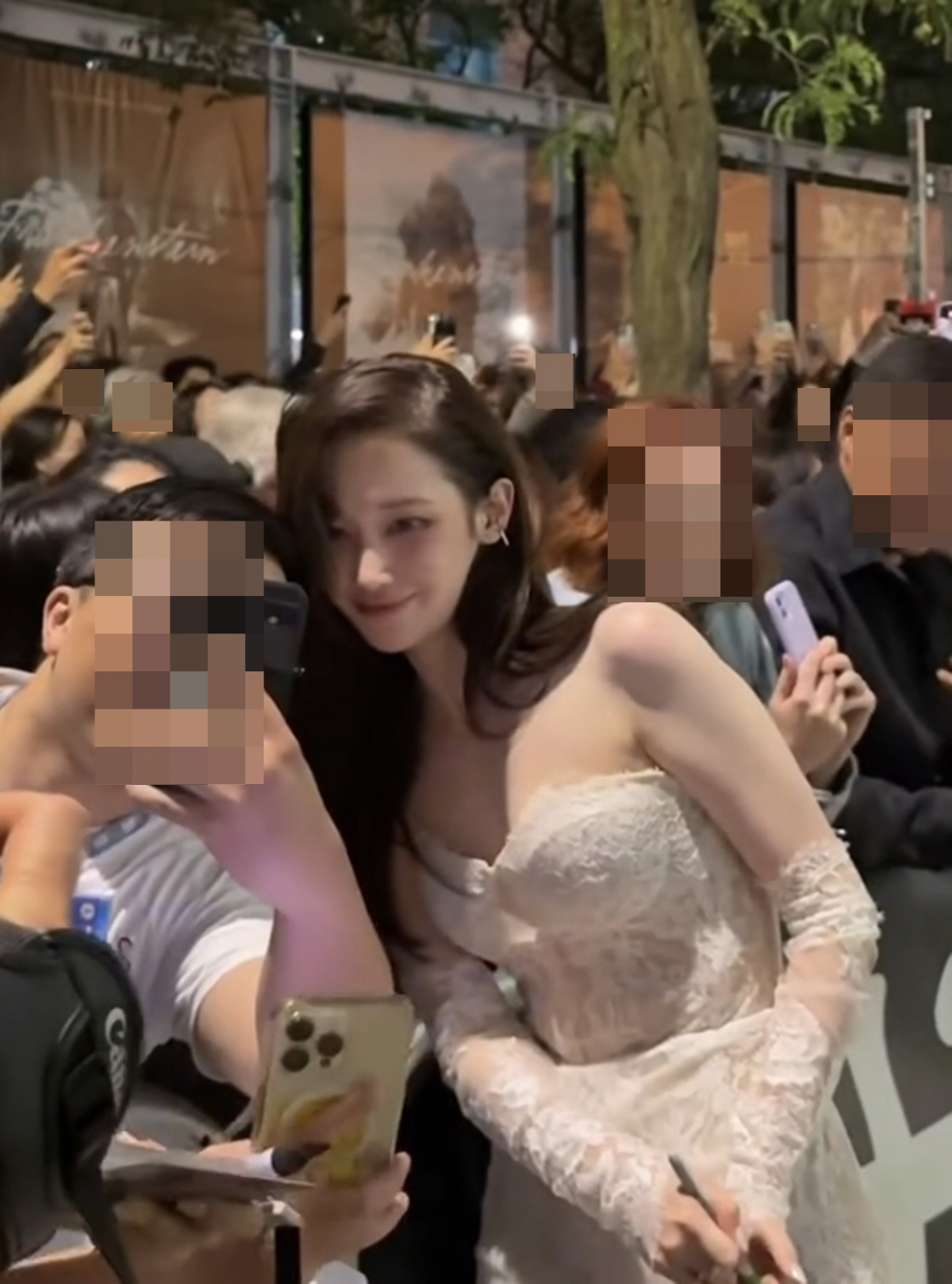 전종서, 드레스만 입었다 하면 '골반 성형' 논란..토론토 시스루 드레스…