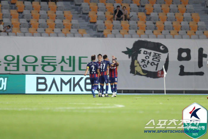 '조성권 결승골X신창무 2AS'독 품은 광주,수원과 난타전끝 4대2승,5…