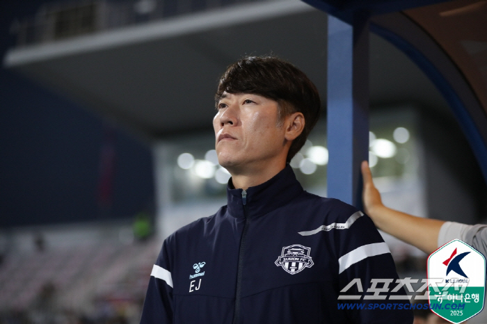 '샤프'김은중 수원 감독의 작심발언"우리 실수로 스스로 무너졌다. 강해지…