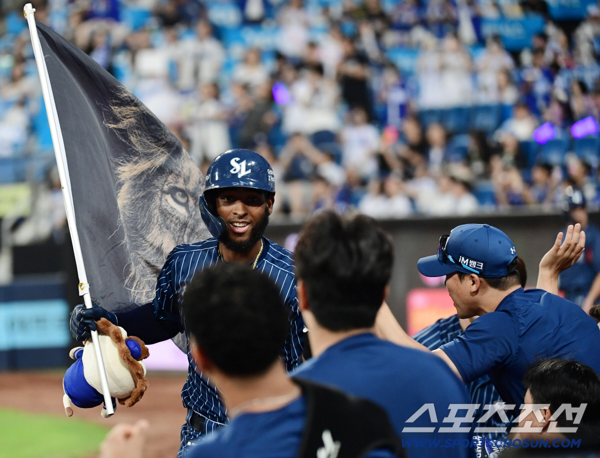 '11억' 효자 외국인, 역대 최초-최초 역사 보인다…폰세 MVP, 이제…