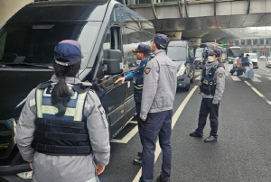 렌터카로 인천공항 VIP 태워주고 57억 챙긴 업체 대표들 유죄