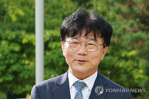 박상진 산은 회장 첫 출근…
