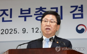 교육장관, 취임 첫 행보 고교학점제 학교 방문…