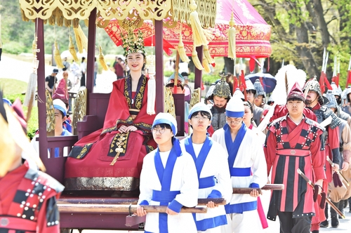 "선덕여왕 행차 보러 오세요"…경주서 주말마다 재현행사