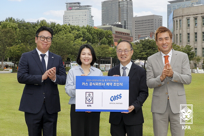 [오피셜]대한축구협회, 오비맥주 카스와 히딩크호 이후 22년 만의 재회……