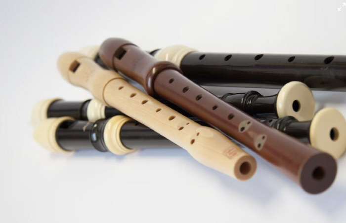 초등학생 7명 피리에 체액 넣은 교사 '경악'…영상 공유 채팅방 관리도