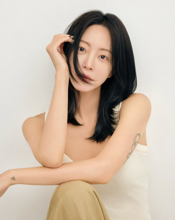 한예슬, 아이라인 문신 지우고 '20년 만 프로필'.."내년엔 활발히 활동할게요"