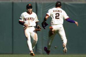 이제는 하다하다 '내 기록 내가 깬' 오타니, 홈런 1개-득점 15개 보태면 93년만에 ML 레전드 기록 소환한다