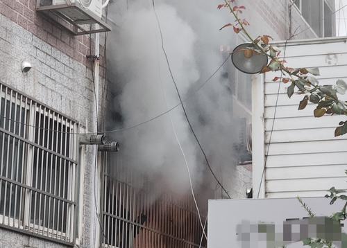 인천 문학동 빌라 화재로 9명 부상…30분만에 진화