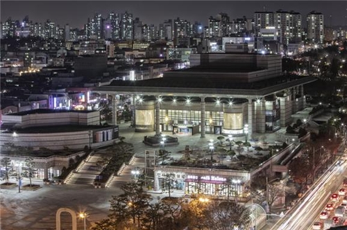 인천문예회관, 첨단시설로 새 단장…내달 1일 전면 재개관
