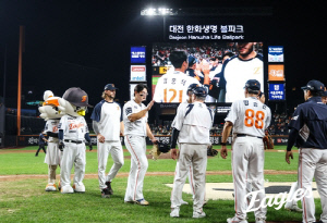 한화는 7년 만에 가을 야구 확정…8년 만에 PS 꿈꾸는 롯데는?