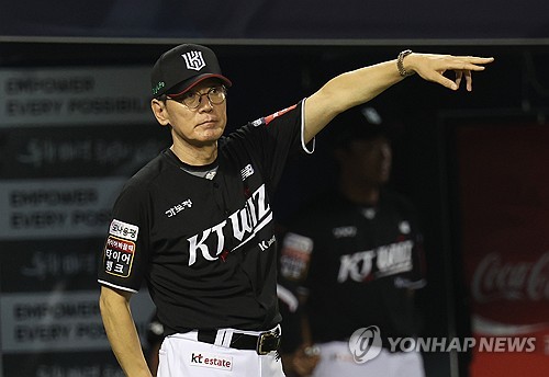 "호흡기 뗄지 붙일지 이번 주 결판"…이강철 kt 감독의 예측