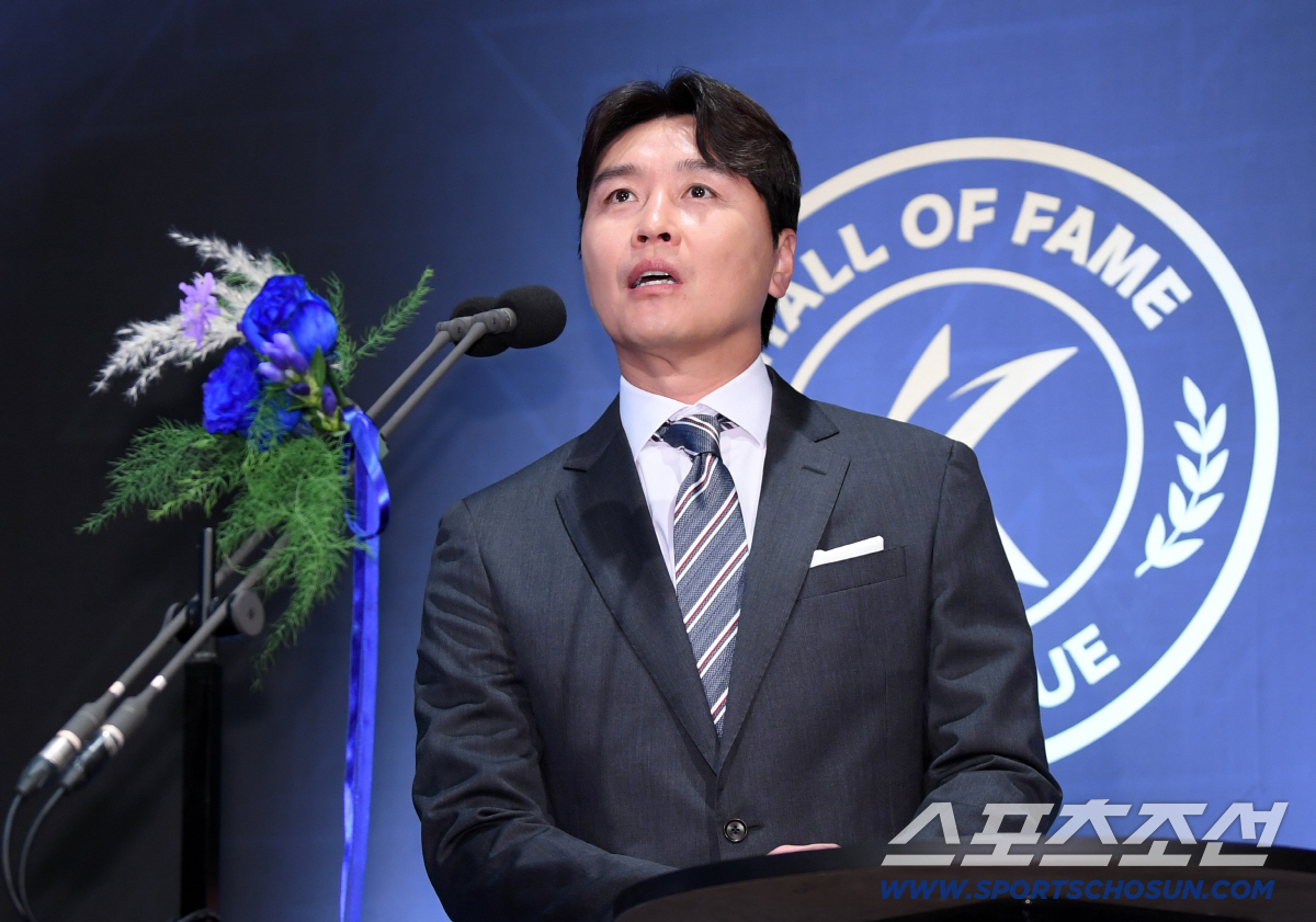 [포토] 이동국 '데얀을 소개하며'