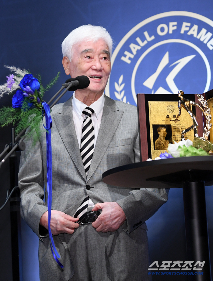 오늘의 수원을 만든 남자 김호 "나이 80 넘었는데, 이런 자리 얼떨떨하다"[명예의 전당]