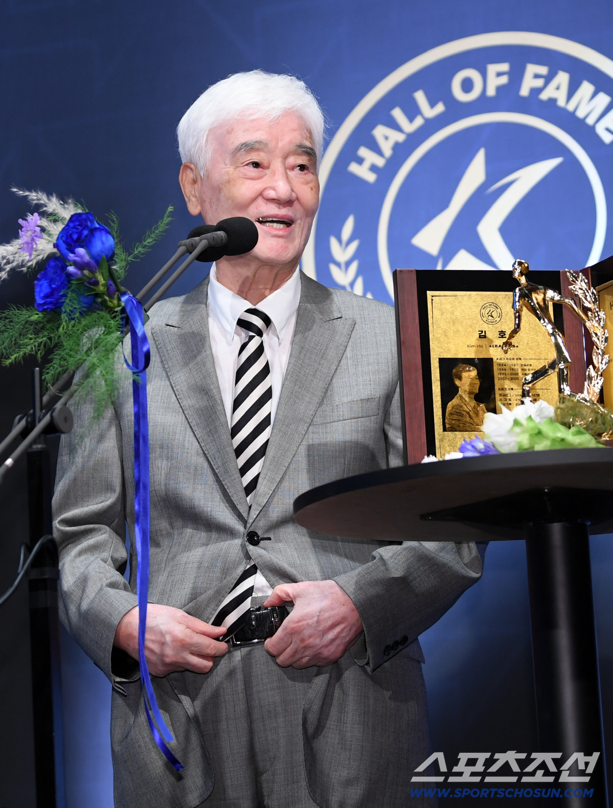 오늘의 수원을 만든 남자 김호 "나이 80 넘었는데, 이런 자리 얼떨떨하…