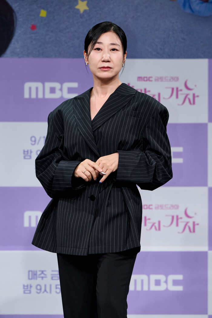 '달까지 가자' 라미란 "실제 코인 50만원 투자, 5억까지 버틸 것…나도 잘 모르니 묻지마"