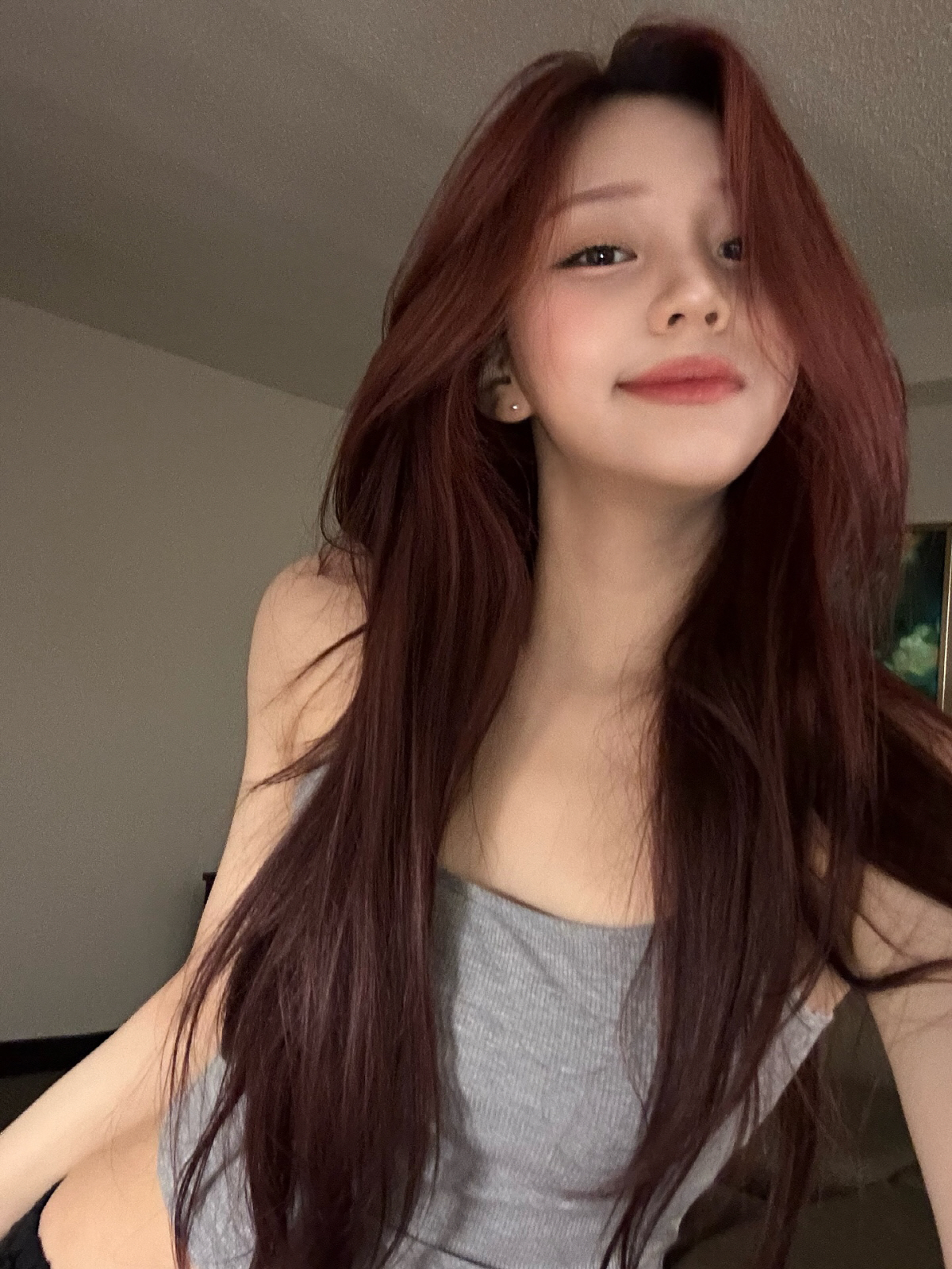 엄지, 언제 이렇게 성숙해졌나…물오른 미모로 요염하게 셀카[SCin스타]