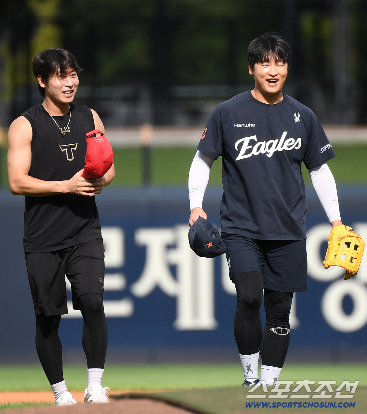 [포토] 반갑게 인사 나누는 박찬호와 이진영