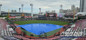 구본혁이 좌익수라니... 첫 외야수 선발출전. 비그친 수원 경기 할까[수원 현장]