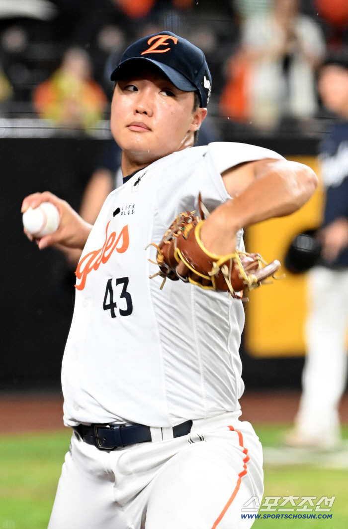 '우주야 잠깐만' 감독 부름에 초긴장, 19살 특급 루키 왜 웃었나…"앞으로도 기회 주신다고"