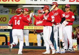 '보면서도 믿기지가 않네' 백투백투백투백 홈런 폭발, 진기록 나왔다[창원 현장]