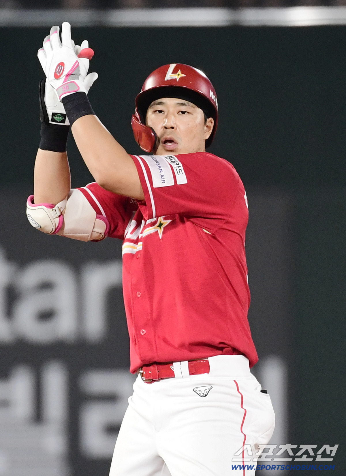 '홈런→홈런→홈런→홈런' 역사상 4번째 대기록 SSG 역전승! 3위 굳히…